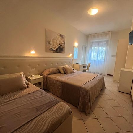 Hotel Athena Cervia Kültér fotó