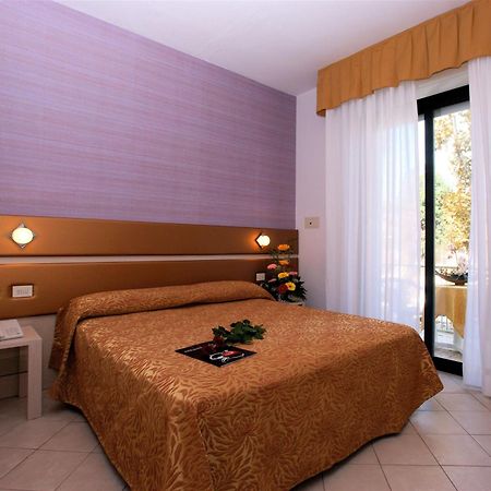 Hotel Athena Cervia Kültér fotó