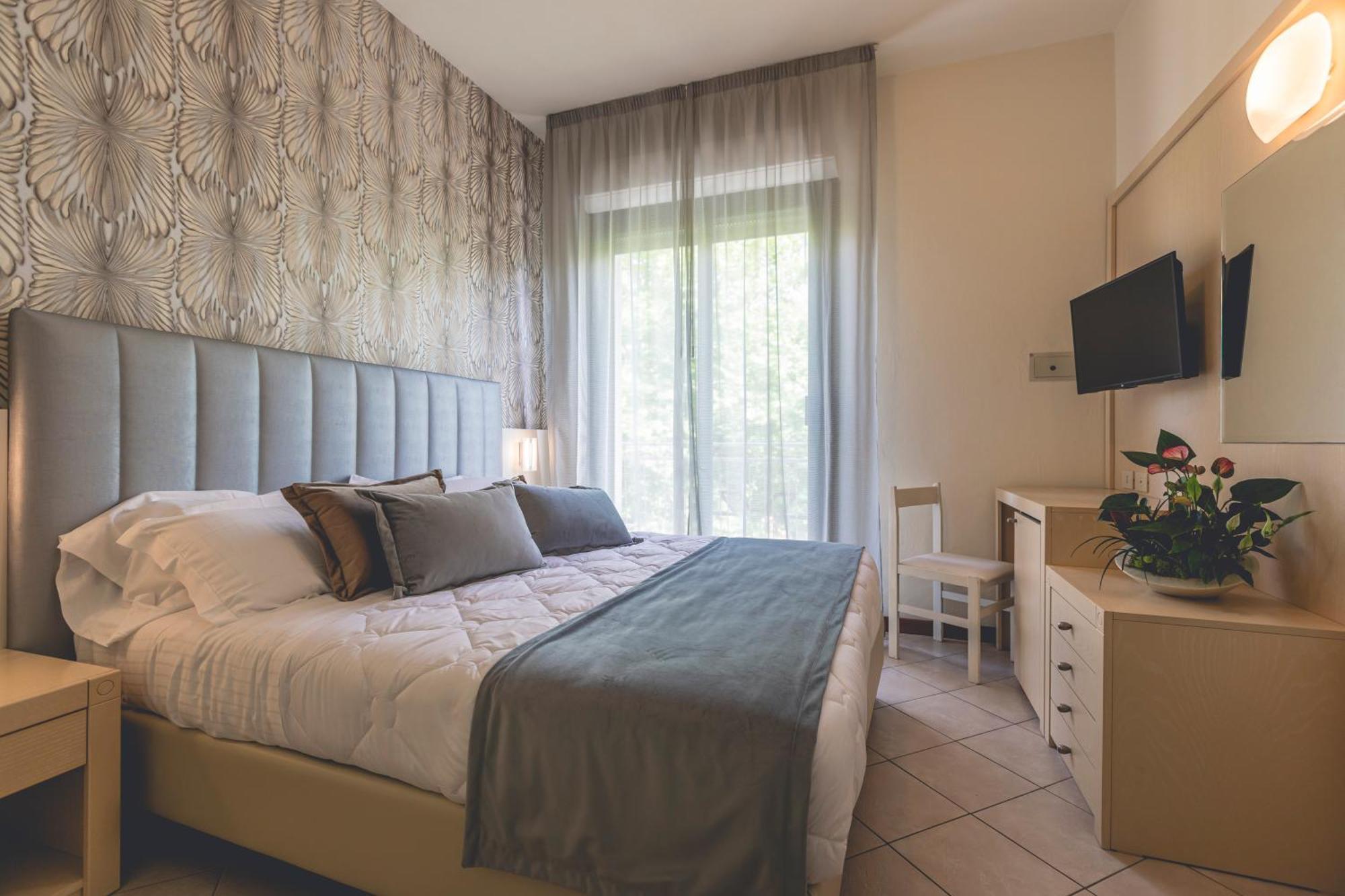Hotel Athena Cervia Kültér fotó