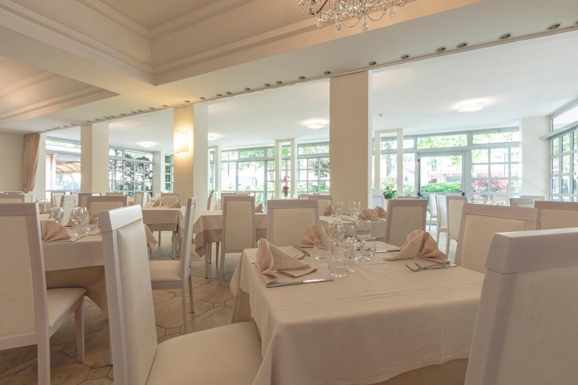 Hotel Athena Cervia Kültér fotó