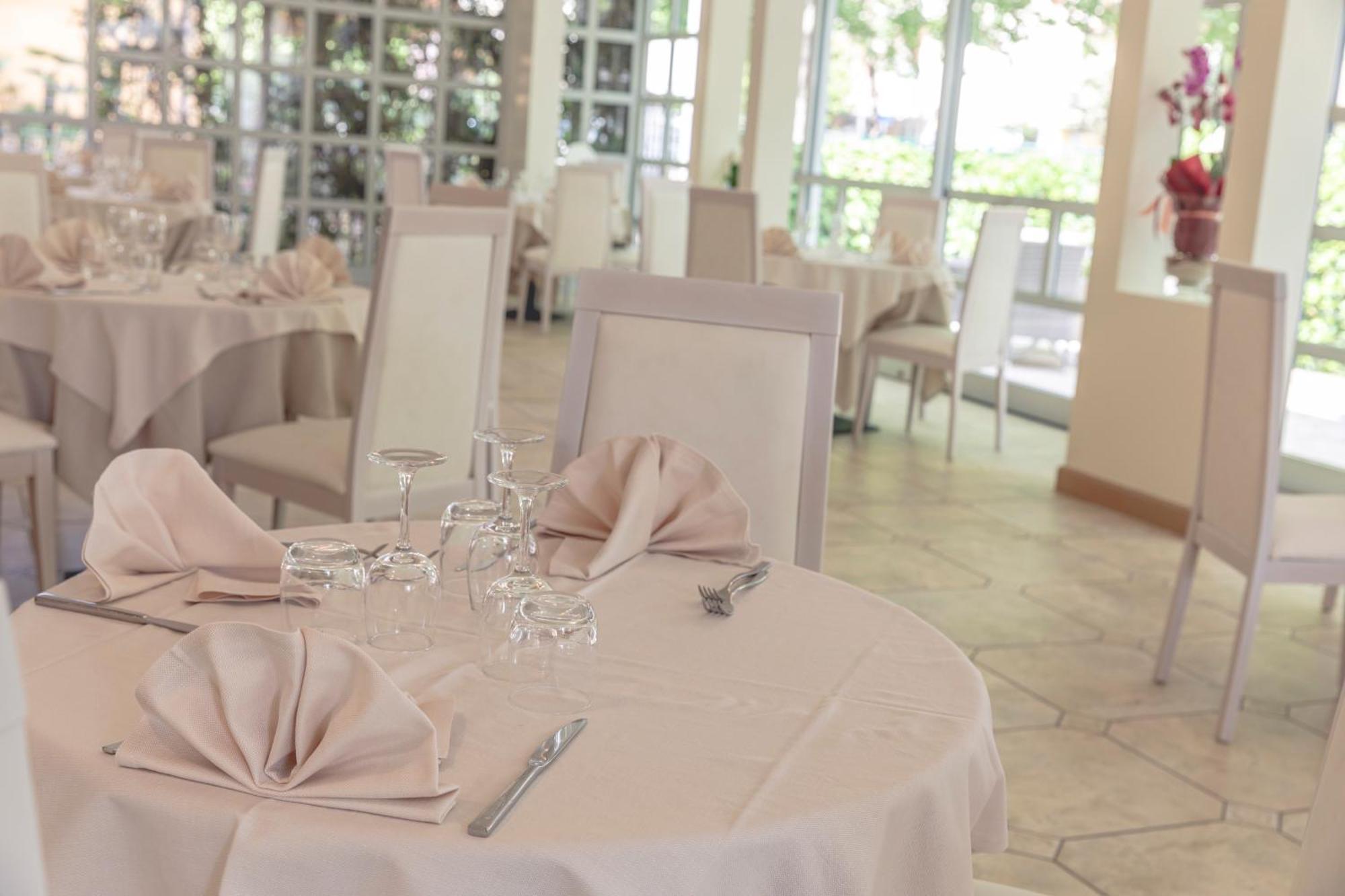 Hotel Athena Cervia Kültér fotó