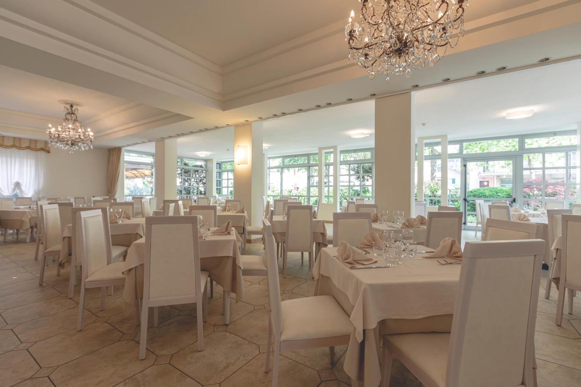 Hotel Athena Cervia Kültér fotó