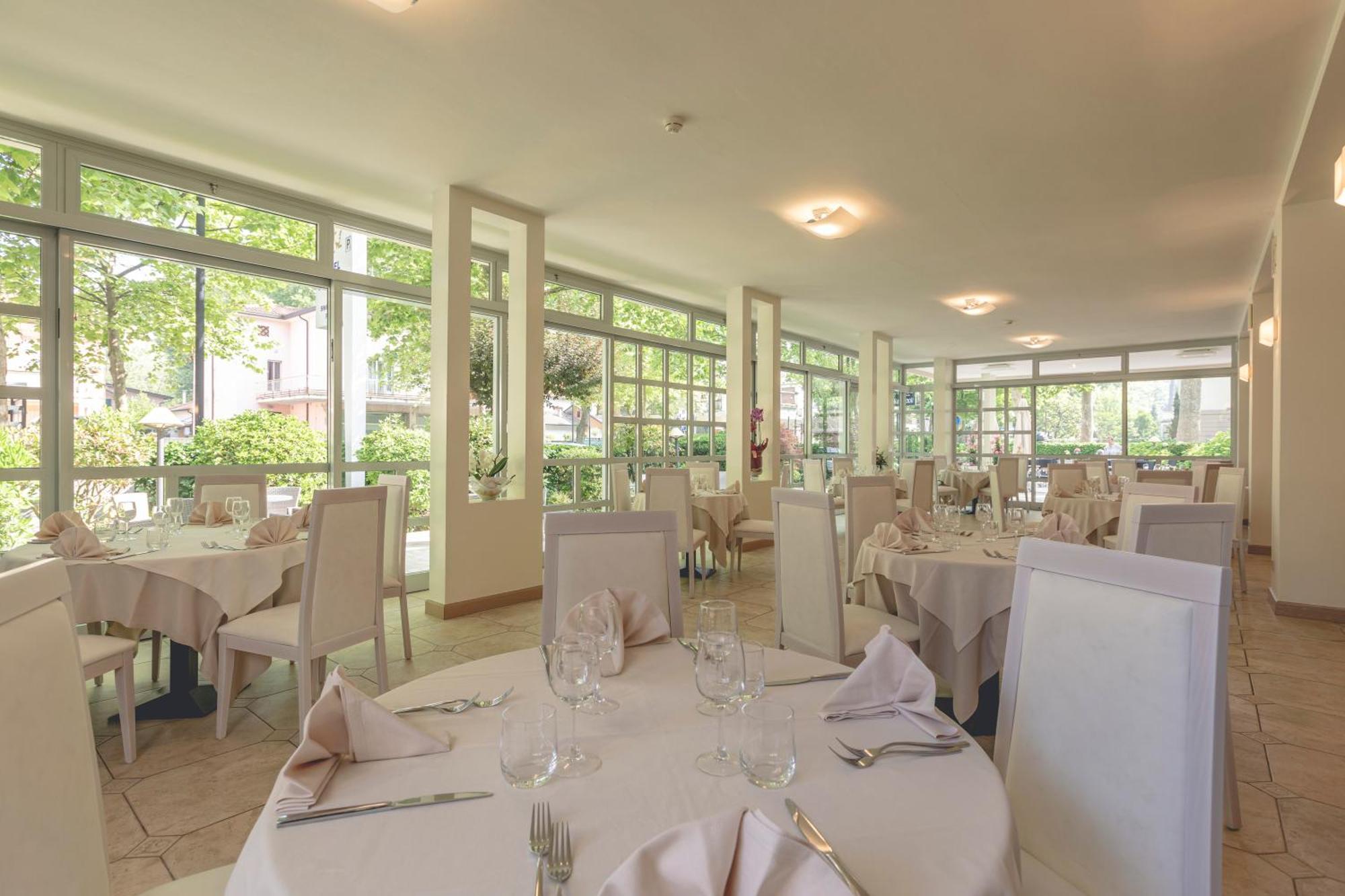 Hotel Athena Cervia Kültér fotó