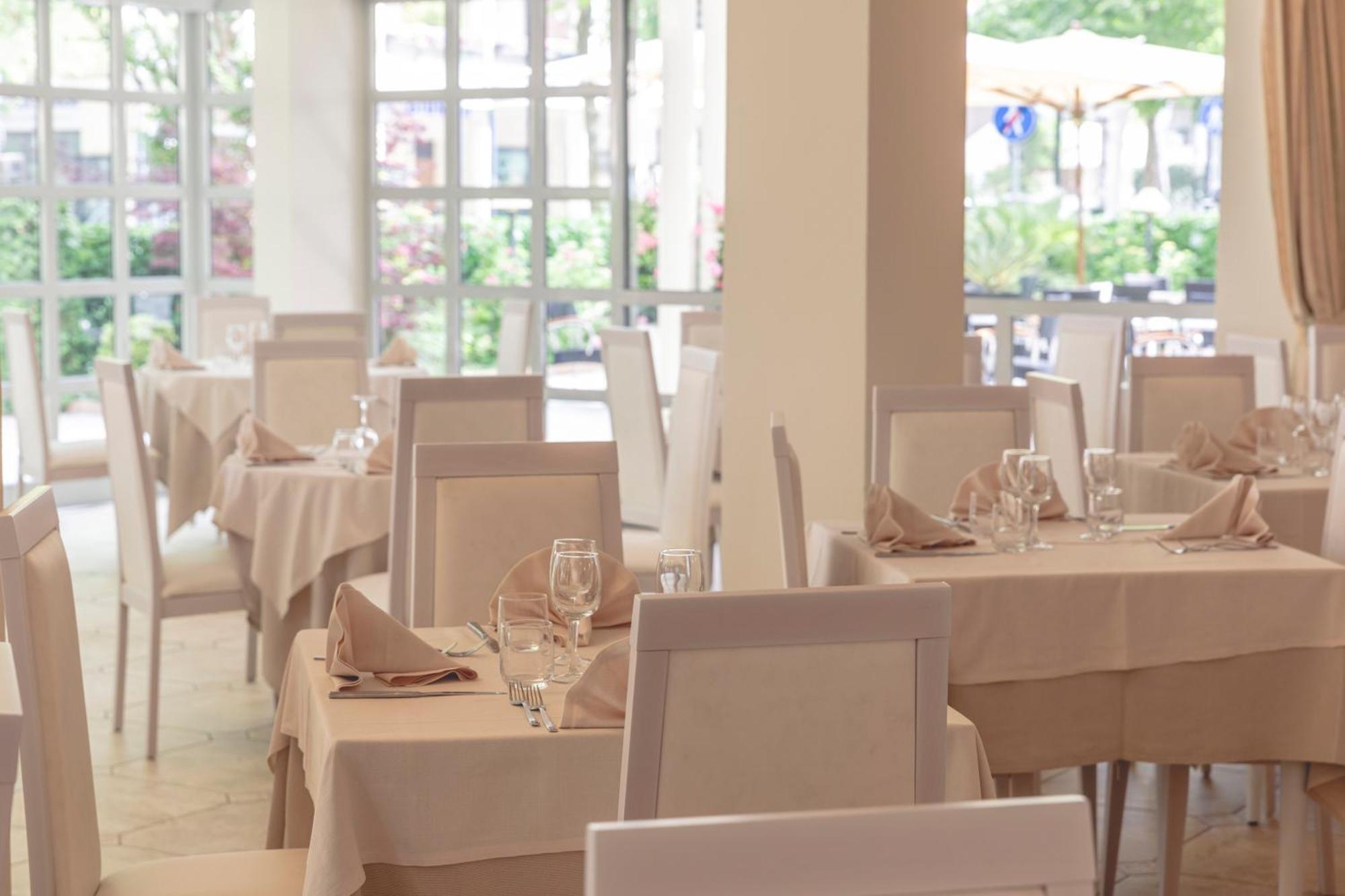 Hotel Athena Cervia Kültér fotó
