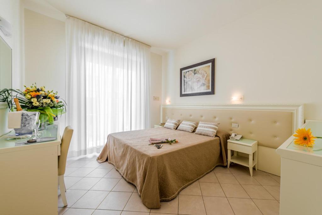 Hotel Athena Cervia Kültér fotó
